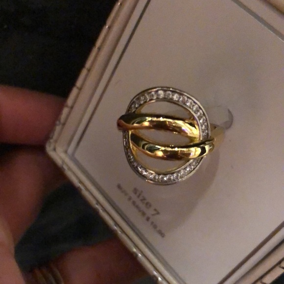 Brand 🆕💖💖💖 DILLARD’S ring - Picture 8 of 10